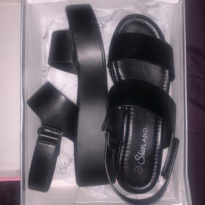 Platform strappy sandals